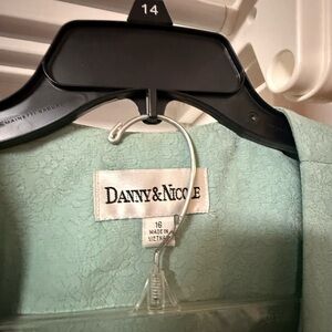 Danny & Nicole Light Green Textured Blazer and skirt.  Short sleeves